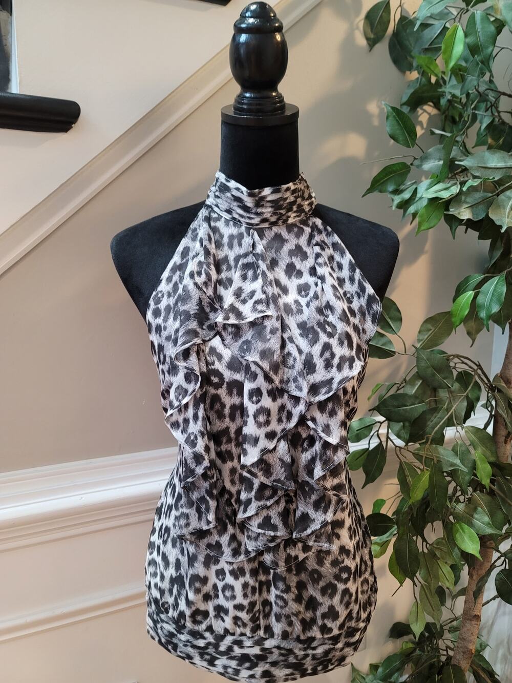 APT.9 Halter Top Women's Medium Gray Leopard Printed Sleeveless Tiered Front